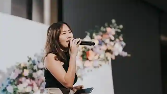 Ensuring Seamless Program Transitions Managed By Emcee In Singapore